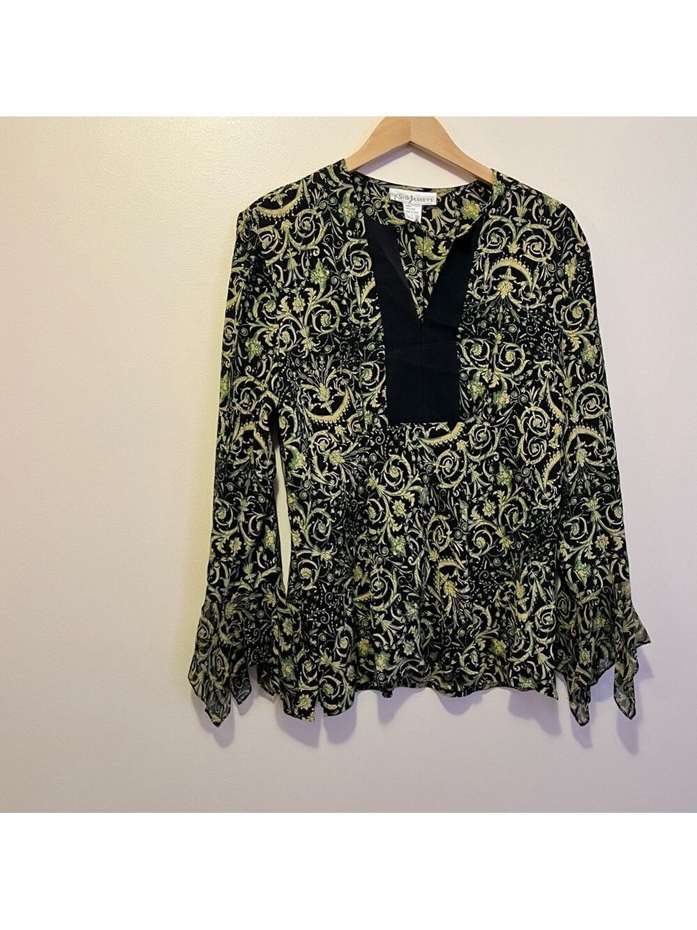 Silk Assets Diane Von Furstenberg Black and Green Floral Blouse Whimsigoth Boho